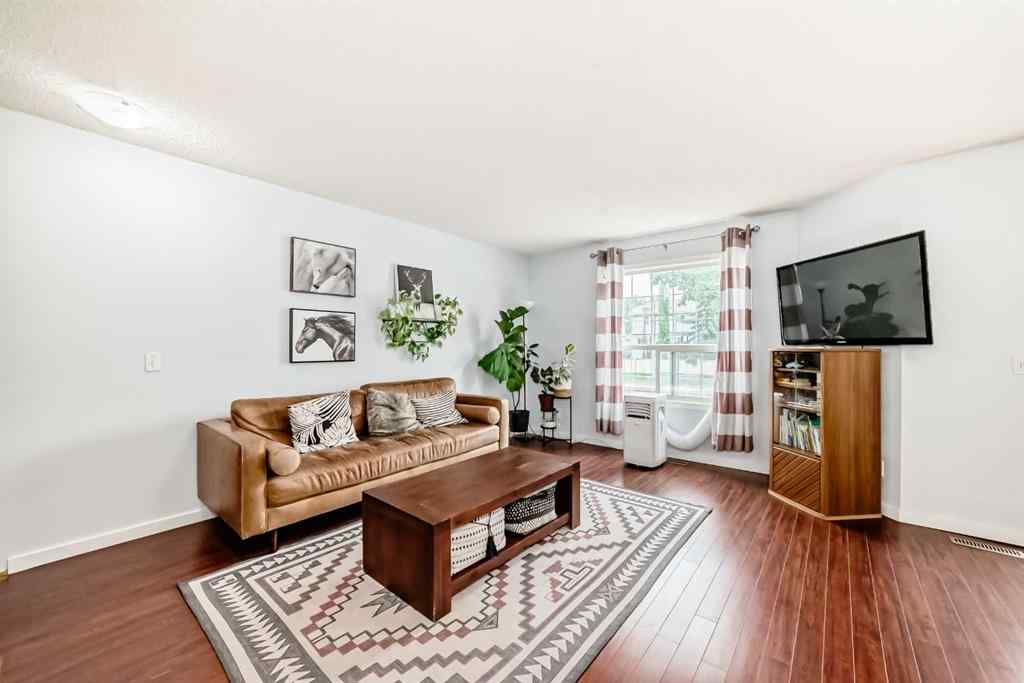 MLS® A2241222 - 43 Douglas Glen Park SE in Douglasdale/Glen Calgary, Residential