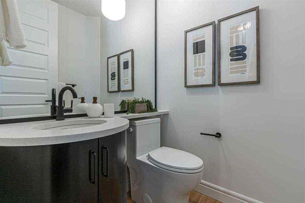 MLS® A2241293 - 2036 Broadview Road NW in West Hillhurst Calgary, Residential