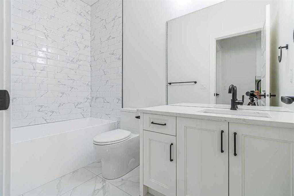 MLS® A2241293 - 2036 Broadview Road NW in West Hillhurst Calgary, Residential