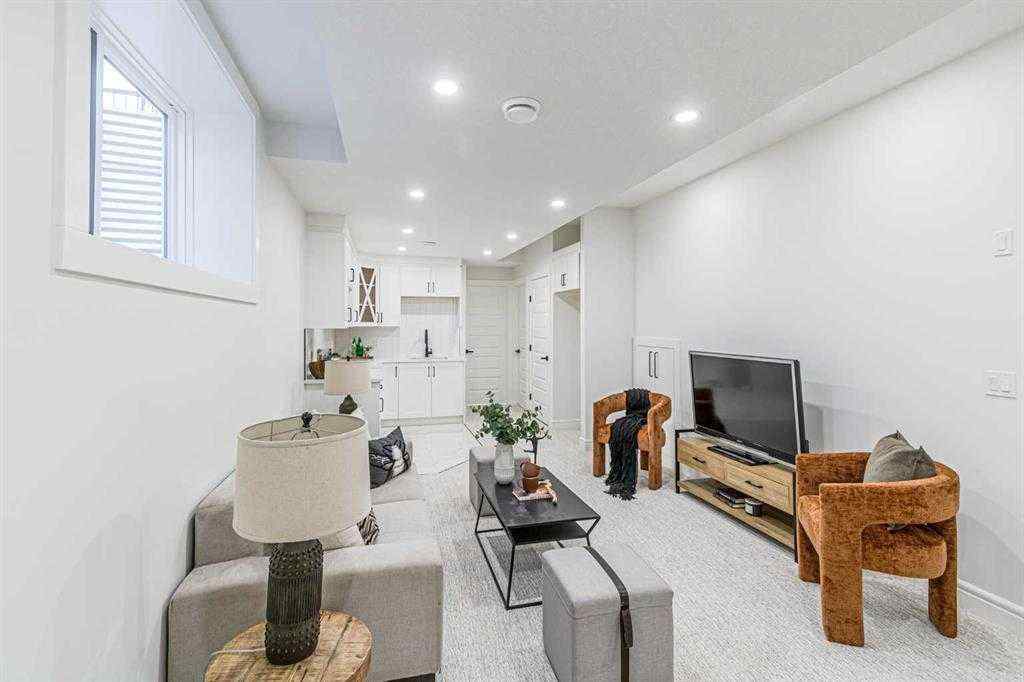 MLS® A2241293 - 2036 Broadview Road NW in West Hillhurst Calgary, Residential