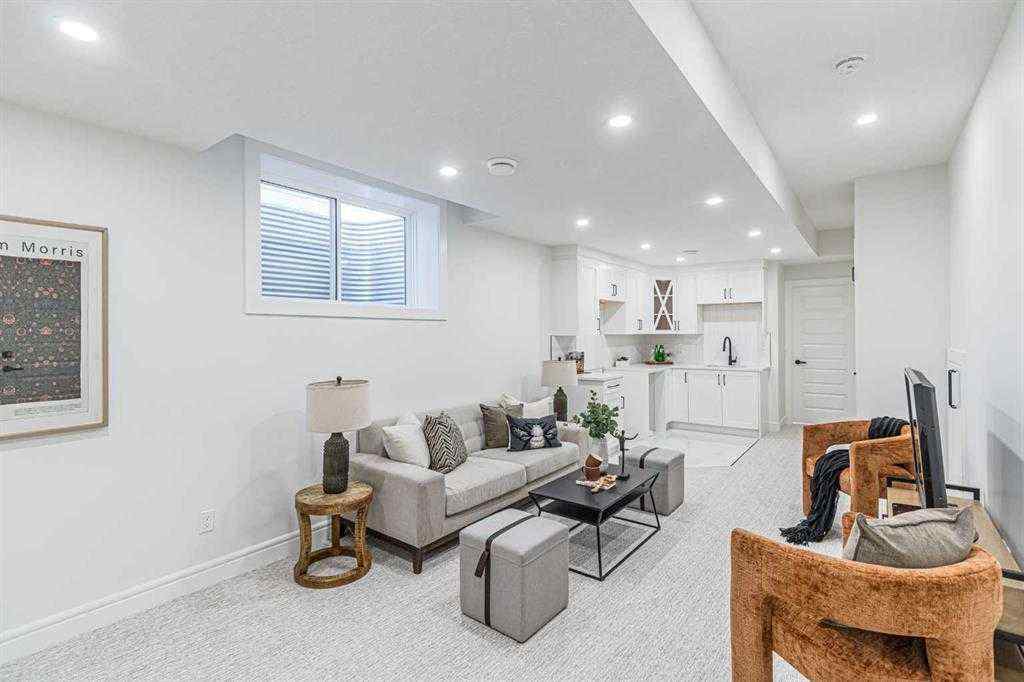 MLS® A2241293 - 2036 Broadview Road NW in West Hillhurst Calgary, Residential