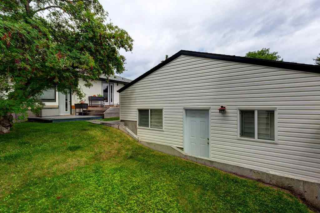 MLS® A2241297 - 12 45 Street SW in Wildwood Calgary, Residential