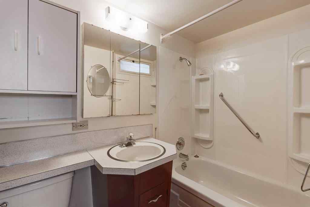 MLS® A2241365 - 2021 33 Street SW in Killarney/Glengarry Calgary, Residential