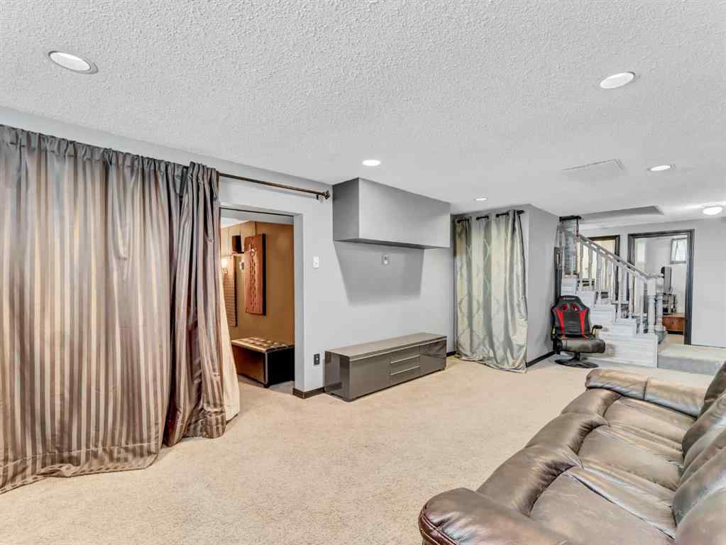 MLS® A2241386 - 29 Rideau Close SE in Ross Glen Medicine Hat, Residential