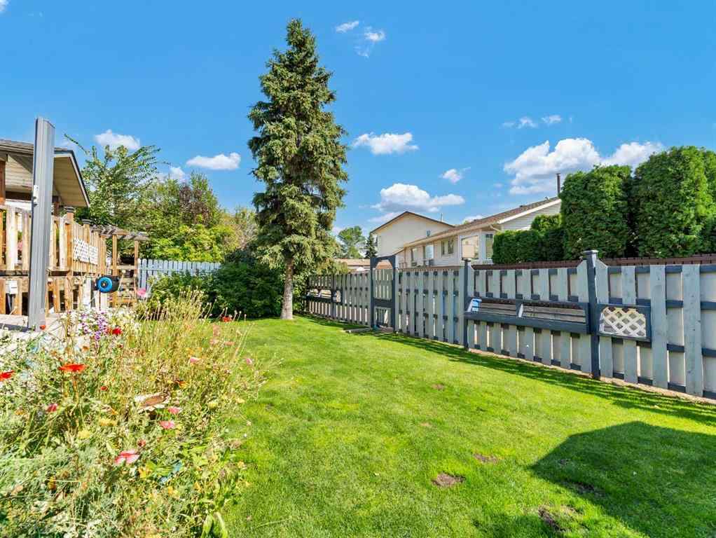 MLS® A2241386 - 29 Rideau Close SE in Ross Glen Medicine Hat, Residential
