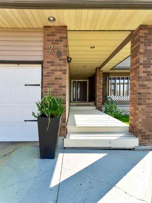 MLS® A2241386 - 29 Rideau Close SE in Ross Glen Medicine Hat, Residential