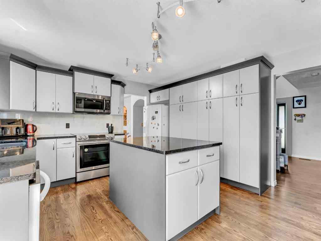 MLS® A2241386 - 29 Rideau Close SE in Ross Glen Medicine Hat, Residential