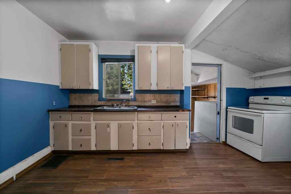 MLS® A2241404 - 4945 52 Street  in Sedgewick Sedgewick, Residential