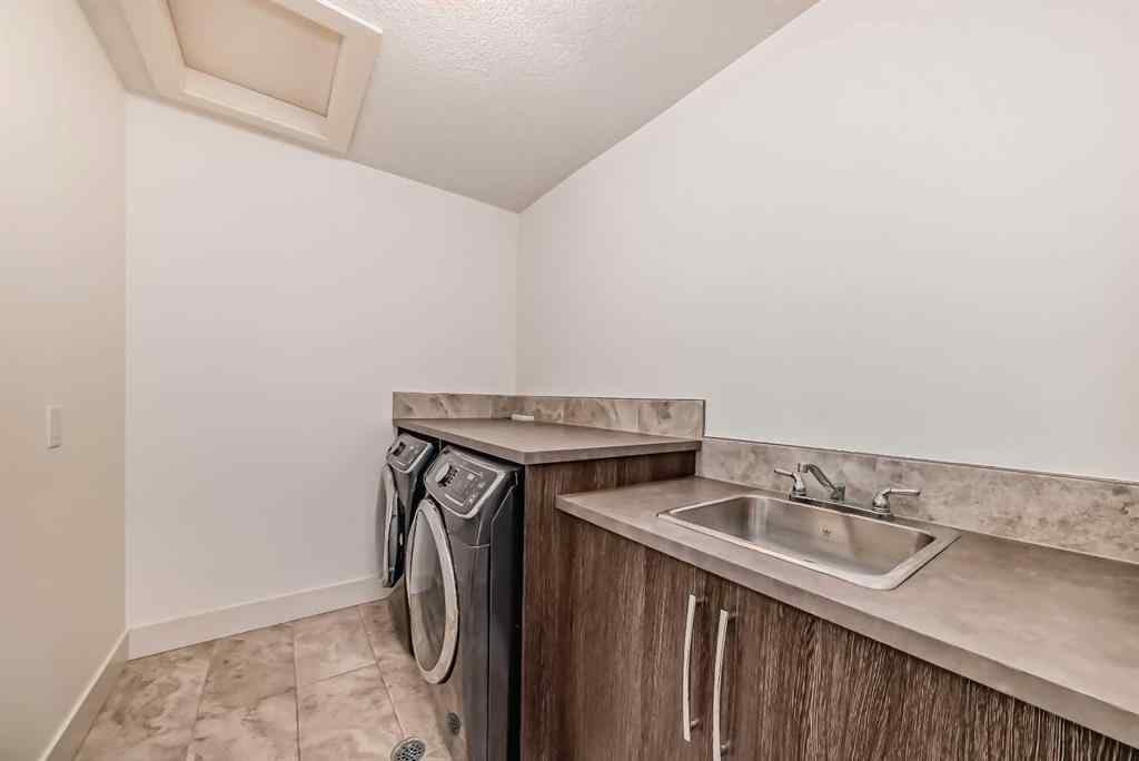 MLS® A2241413 - 236 25 Avenue NW in Tuxedo Park Calgary, Residential