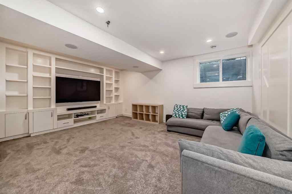 MLS® A2241413 - 236 25 Avenue NW in Tuxedo Park Calgary, Residential