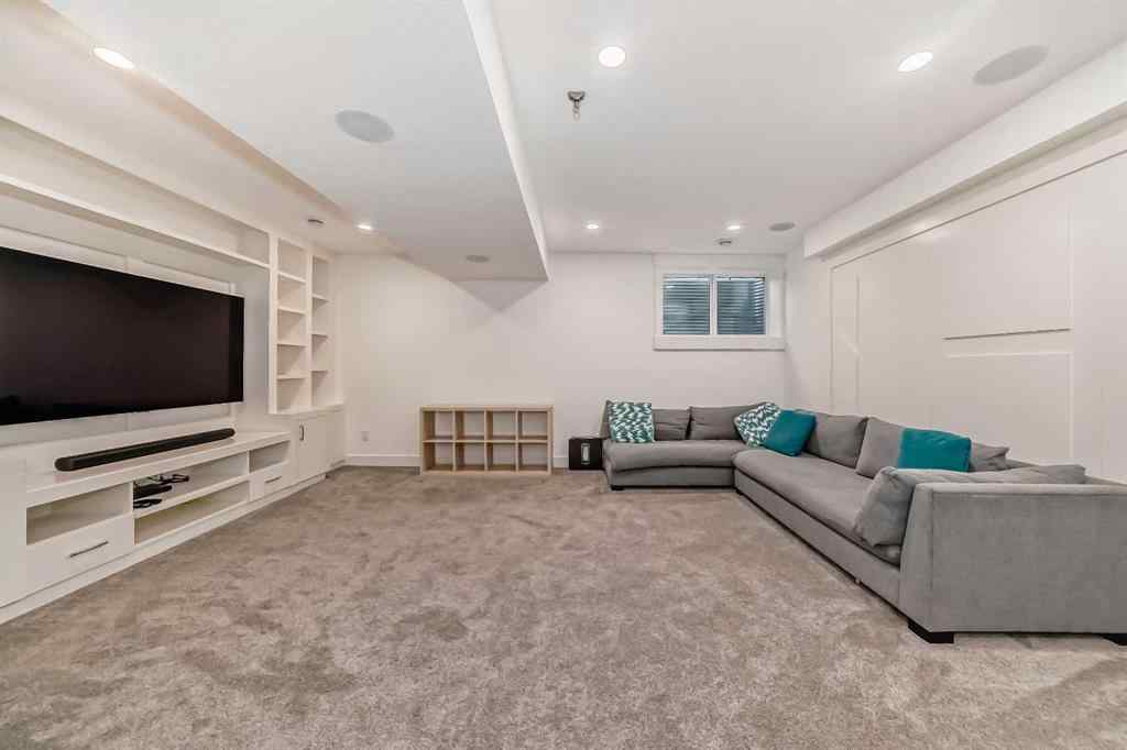 MLS® A2241413 - 236 25 Avenue NW in Tuxedo Park Calgary, Residential