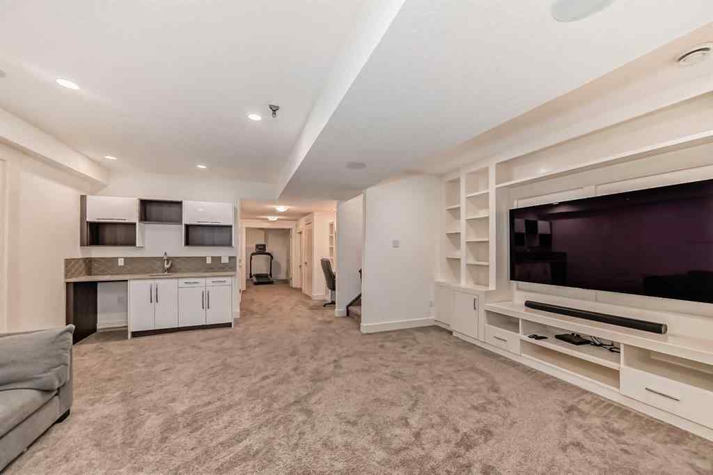 MLS® A2241413 - 236 25 Avenue NW in Tuxedo Park Calgary, Residential