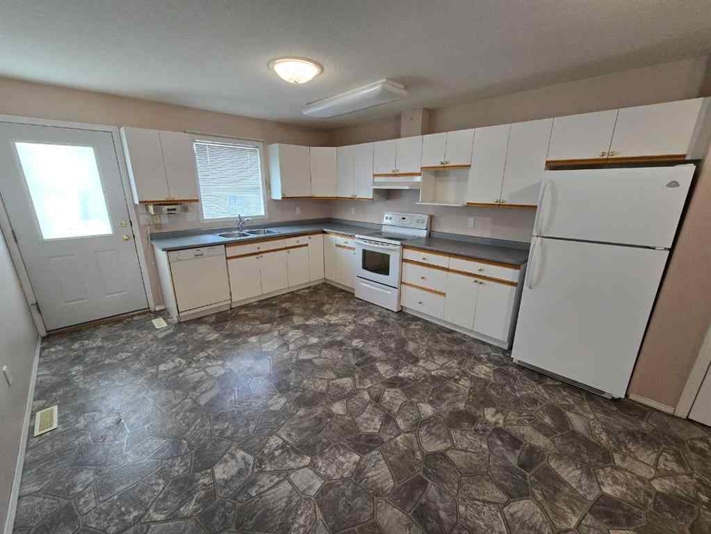 MLS® A2241468 - Unit #3 4701 51 Street  in NONE Grimshaw, Residential
