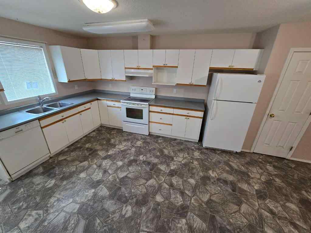 MLS® A2241468 - Unit #3 4701 51 Street  in NONE Grimshaw, Residential