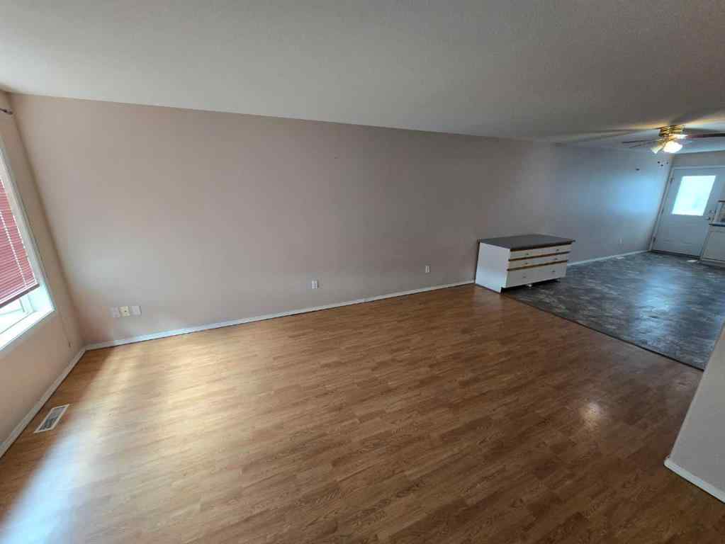 MLS® A2241468 - Unit #3 4701 51 Street  in NONE Grimshaw, Residential