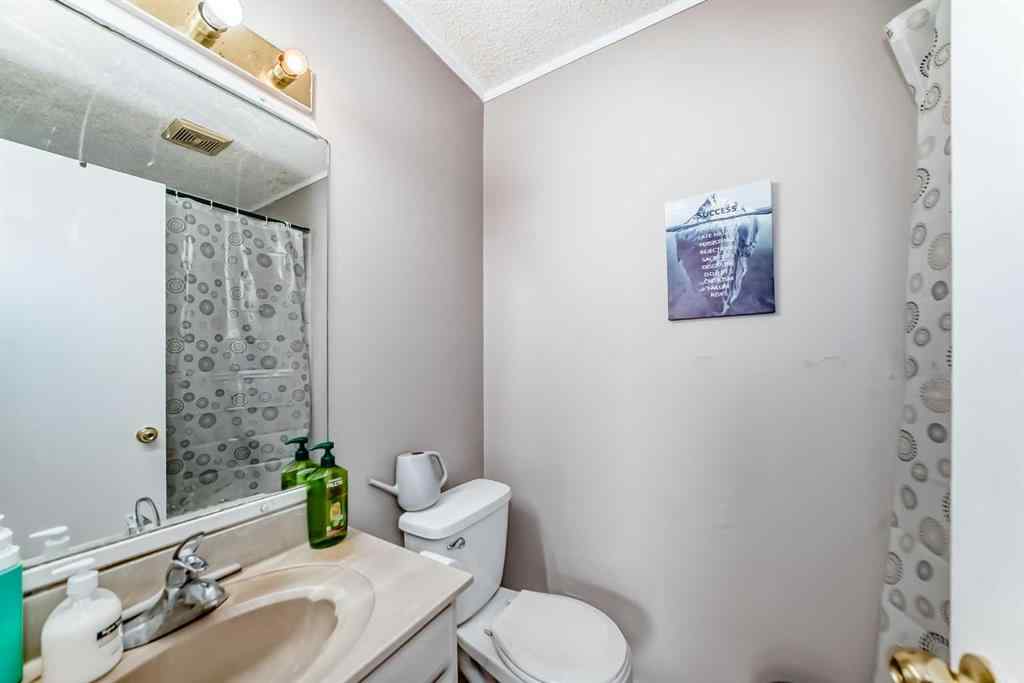 MLS® A2241478 - 5625 Templehill Road NE in Temple Calgary, Residential