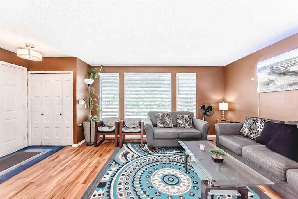 MLS® A2241478 - 5625 Templehill Road NE in Temple Calgary, Residential