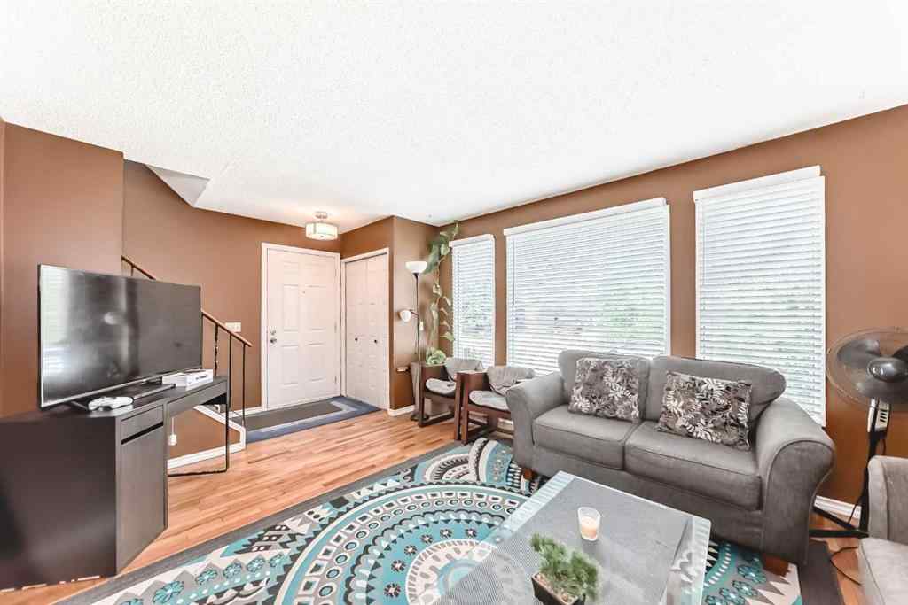 MLS® A2241478 - 5625 Templehill Road NE in Temple Calgary, Residential