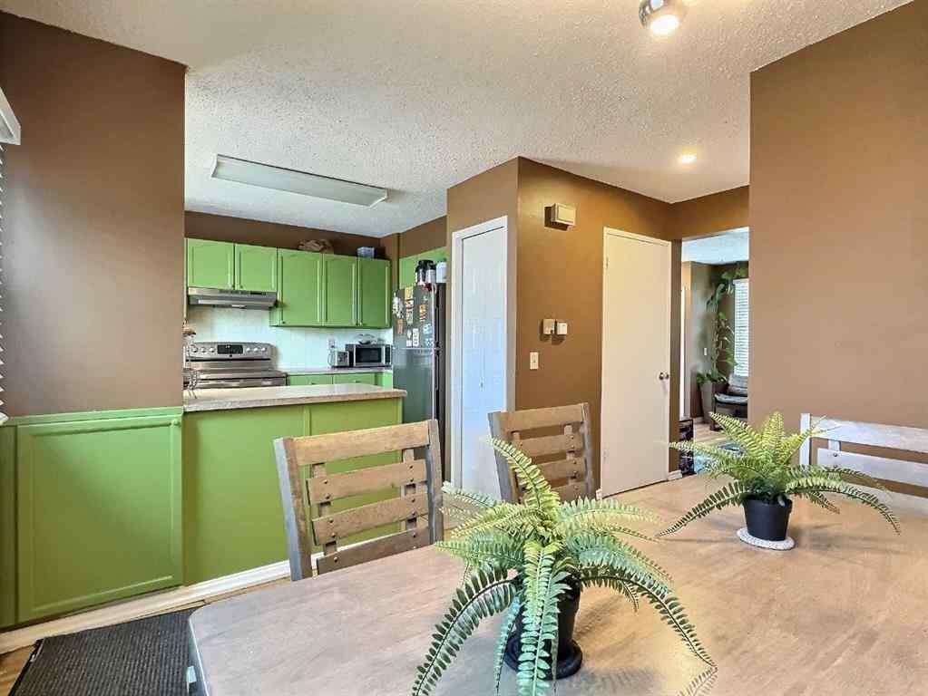 MLS® A2241478 - 5625 Templehill Road NE in Temple Calgary, Residential