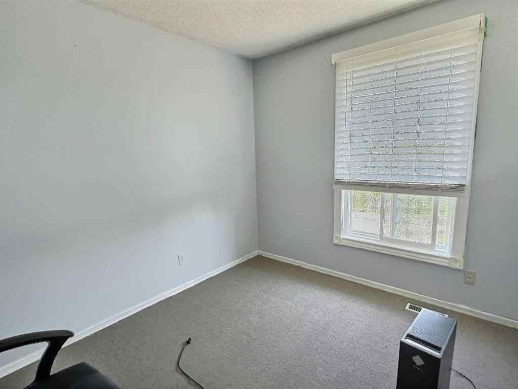 MLS® A2241478 - 5625 Templehill Road NE in Temple Calgary, Residential