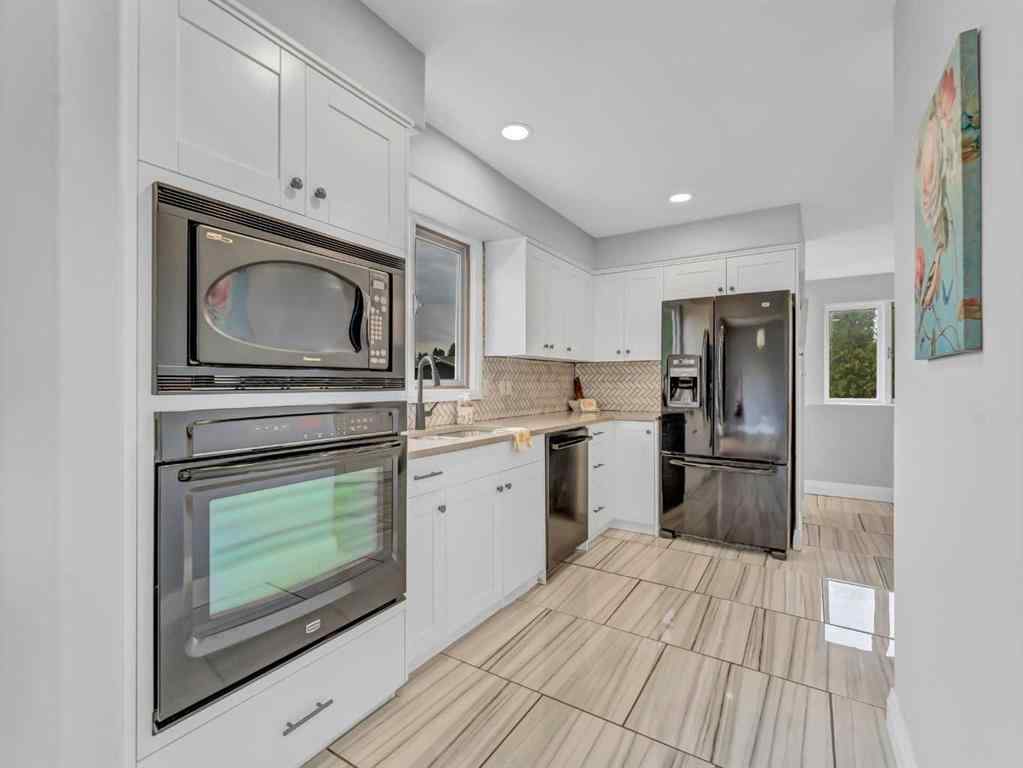 MLS® A2241498 - 246 Carry Drive SE in Southview-Park Meadows Medicine Hat, Residential
