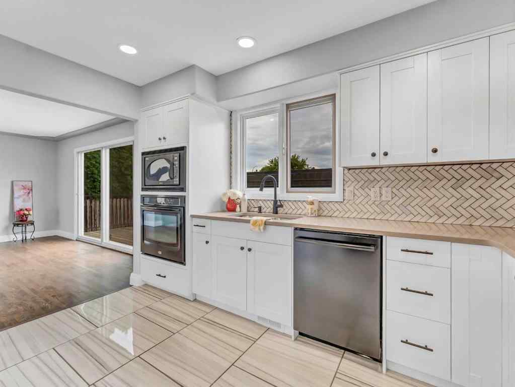 MLS® A2241498 - 246 Carry Drive SE in Southview-Park Meadows Medicine Hat, Residential