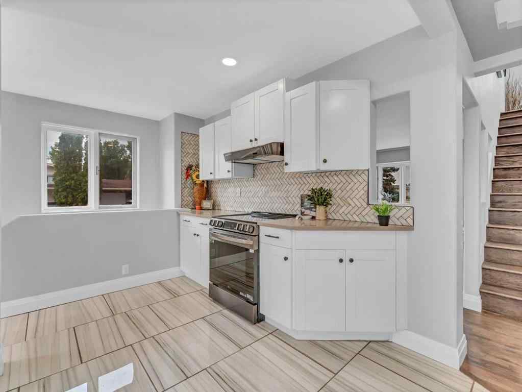 MLS® A2241498 - 246 Carry Drive SE in Southview-Park Meadows Medicine Hat, Residential