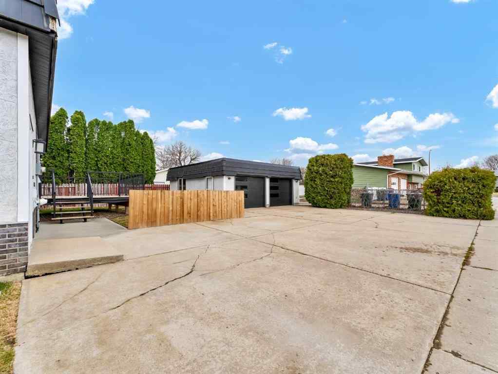 MLS® A2241498 - 246 Carry Drive SE in Southview-Park Meadows Medicine Hat, Residential
