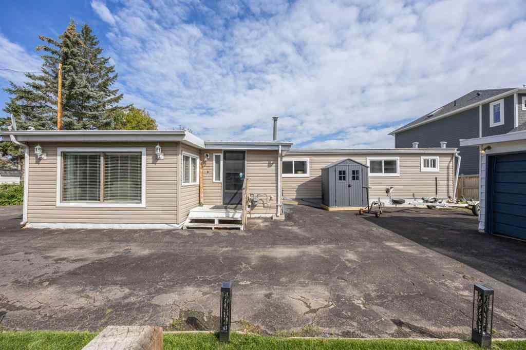 MLS® A2241515 - 828 West Chestermere Drive  in West Chestermere Drive Chestermere, Mobile