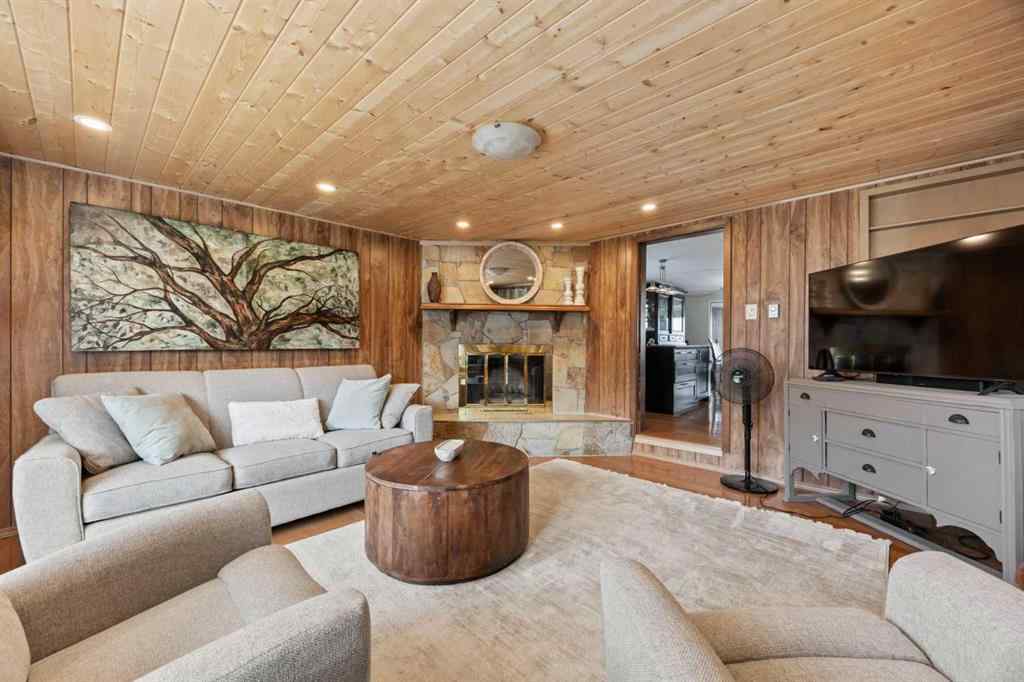 MLS® A2241515 - 828 West Chestermere Drive  in West Chestermere Drive Chestermere, Mobile