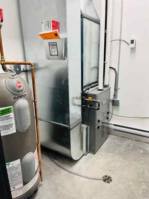 MLS® A2241565 - Unit #60 1313 30 Street N in Churchill Industrial Park Lethbridge, Commercial