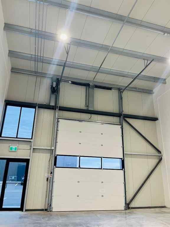 MLS® A2241565 - Unit #60 1313 30 Street N in Churchill Industrial Park Lethbridge, Commercial