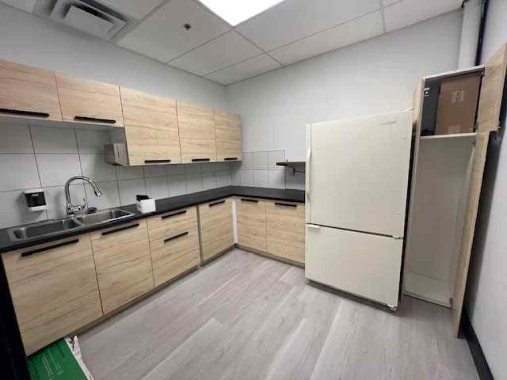 MLS® A2241590 - 1015 Centre Street NW in Crescent Heights Calgary, Commercial