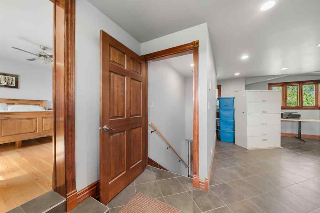 MLS® A2241615 - 17 Oak Avenue  in NONE Rural Foothills County, Residential