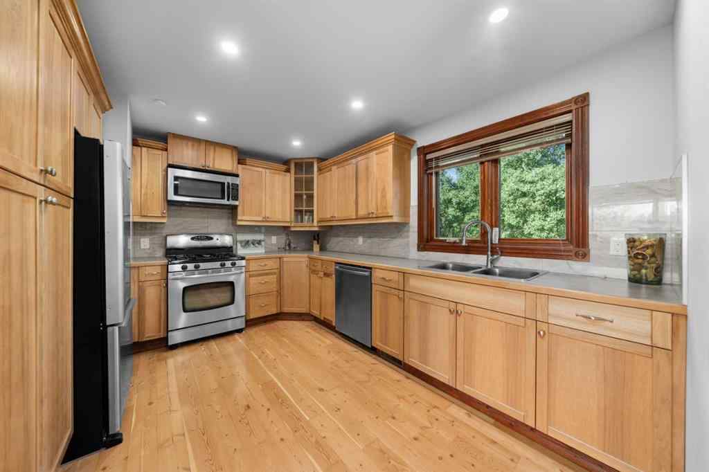 MLS® A2241615 - 17 Oak Avenue  in NONE Rural Foothills County, Residential