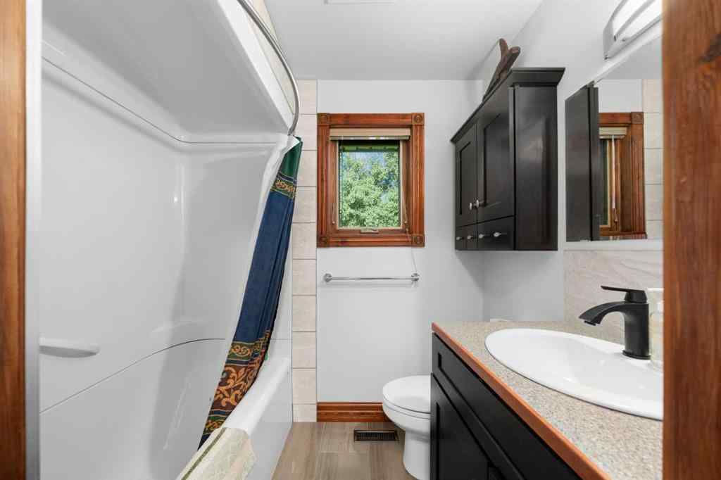MLS® A2241615 - 17 Oak Avenue  in NONE Rural Foothills County, Residential