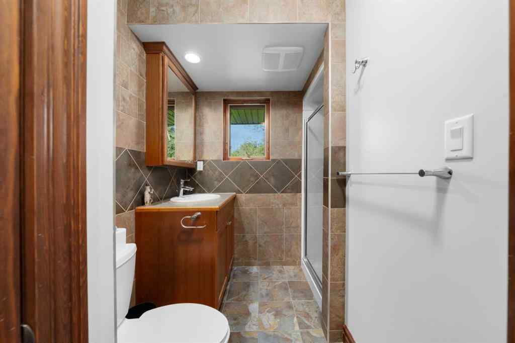 MLS® A2241615 - 17 Oak Avenue  in NONE Rural Foothills County, Residential