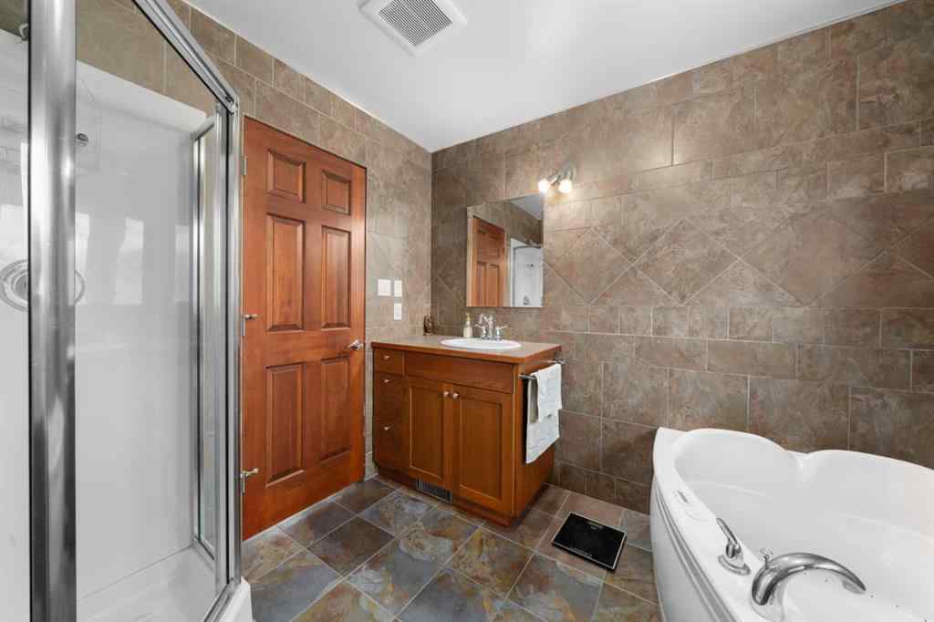 MLS® A2241615 - 17 Oak Avenue  in NONE Rural Foothills County, Residential
