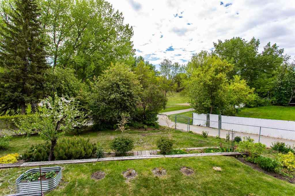 MLS® A2241619 - 6 Lilac Close  in Nursery Grove Lacombe, Residential