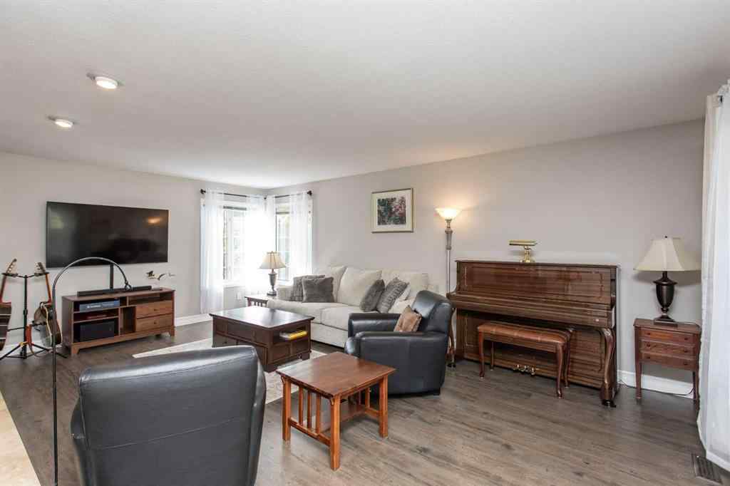 MLS® A2241619 - 6 Lilac Close  in Nursery Grove Lacombe, Residential