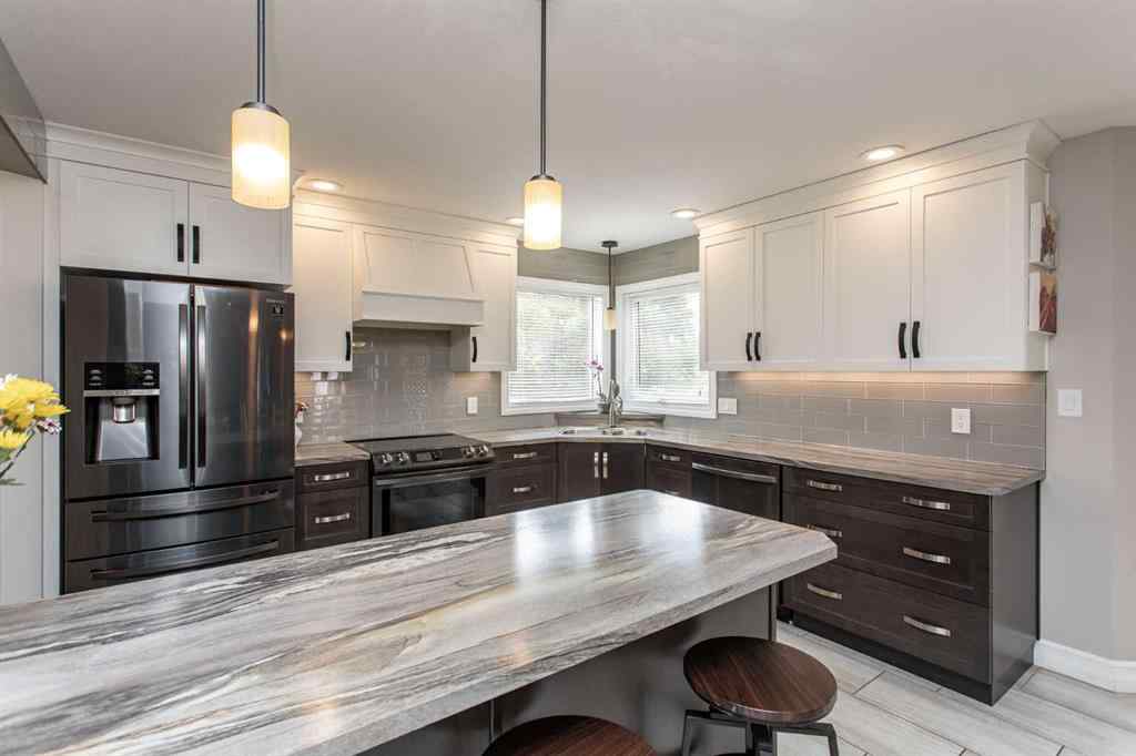 MLS® A2241619 - 6 Lilac Close  in Nursery Grove Lacombe, Residential