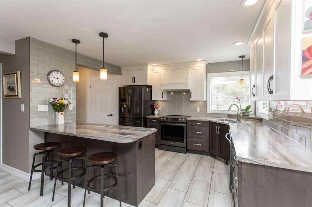 MLS® A2241619 - 6 Lilac Close  in Nursery Grove Lacombe, Residential