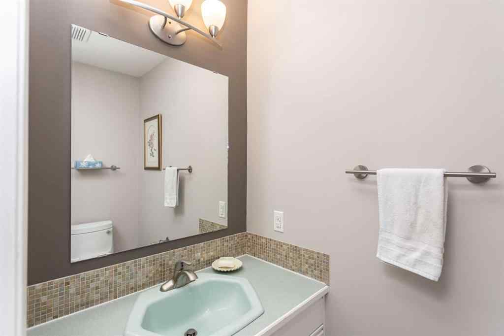 MLS® A2241619 - 6 Lilac Close  in Nursery Grove Lacombe, Residential