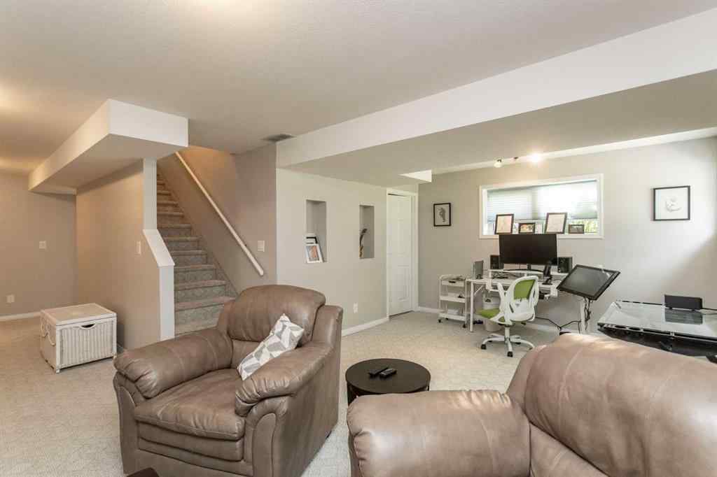 MLS® A2241619 - 6 Lilac Close  in Nursery Grove Lacombe, Residential