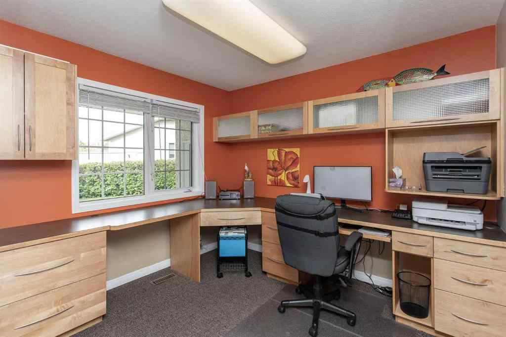 MLS® A2241619 - 6 Lilac Close  in Nursery Grove Lacombe, Residential