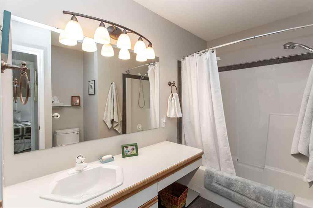 MLS® A2241619 - 6 Lilac Close  in Nursery Grove Lacombe, Residential