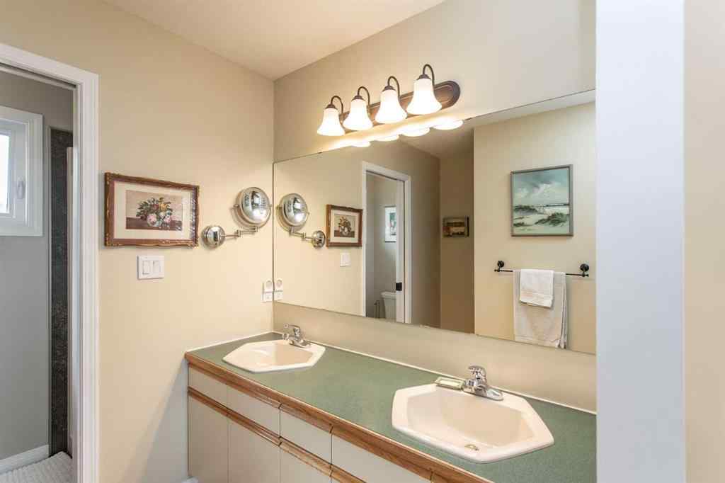 MLS® A2241619 - 6 Lilac Close  in Nursery Grove Lacombe, Residential