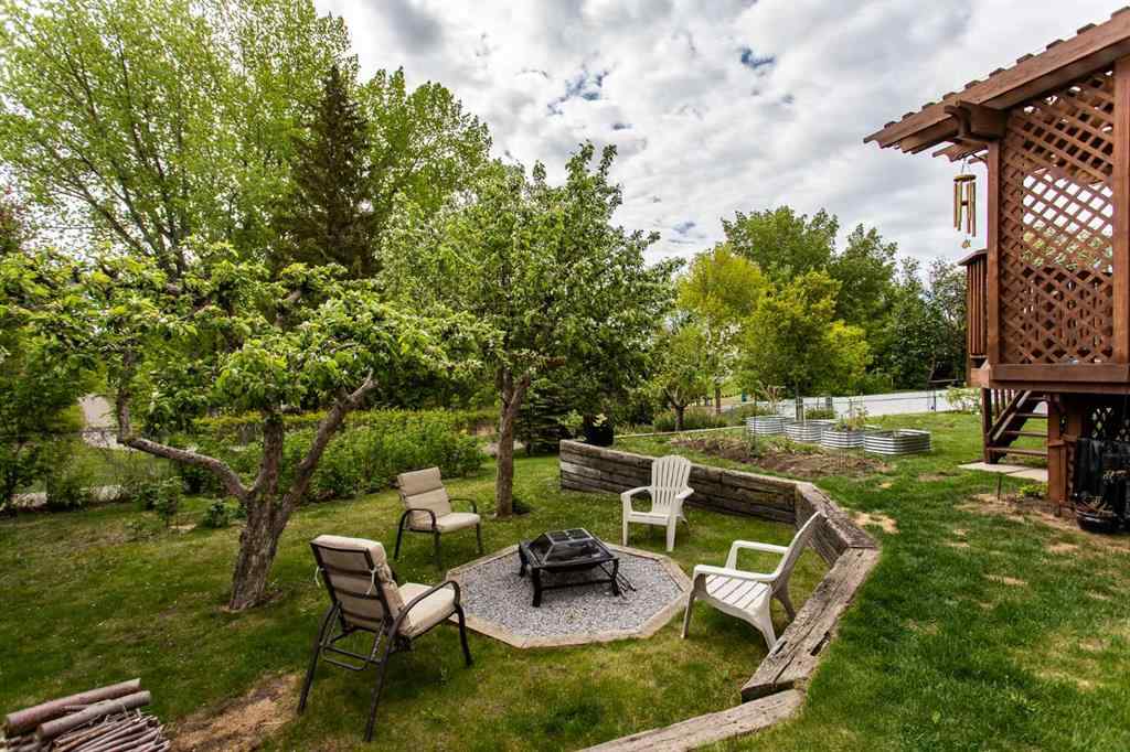 MLS® A2241619 - 6 Lilac Close  in Nursery Grove Lacombe, Residential