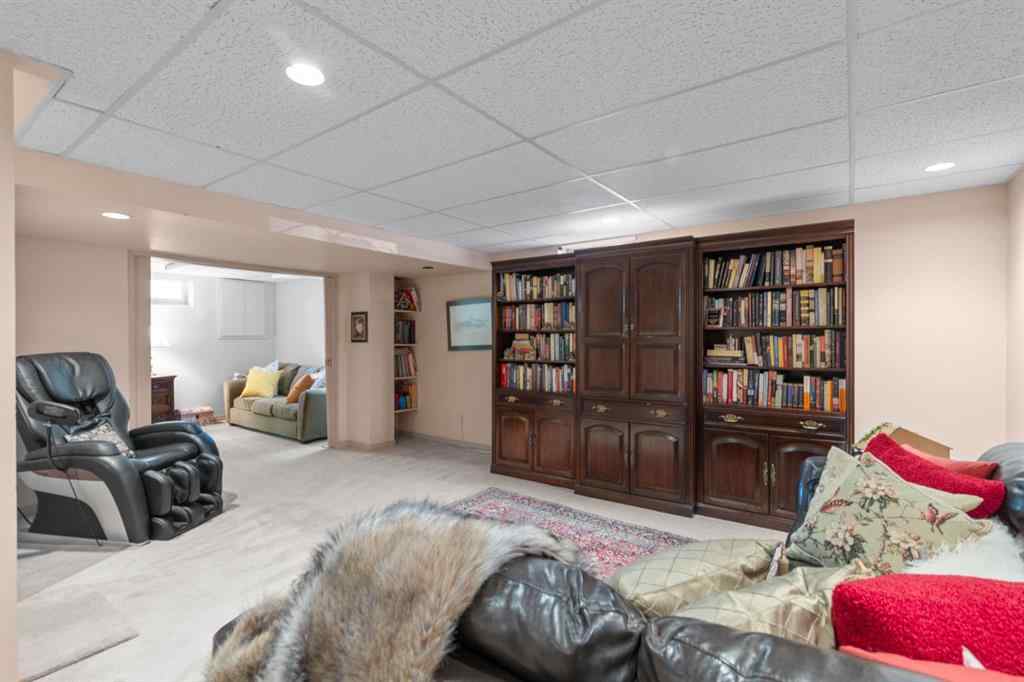 MLS® A2241673 - 2716 Palliser Drive SW in Oakridge Calgary, Residential