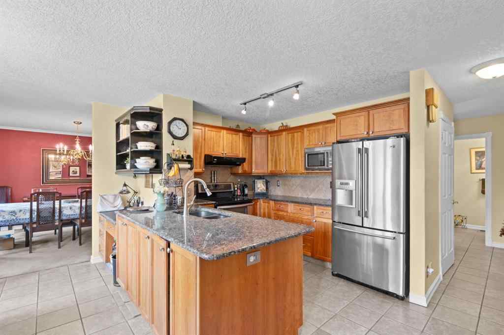 MLS® A2241673 - 2716 Palliser Drive SW in Oakridge Calgary, Residential
